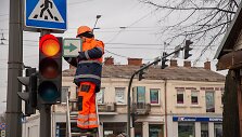 Į judriausias Kauno sankryžas grįžta lentelės su žaliomis rodyklėmis