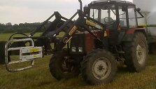 Ie&scaron;komas &bdquo;Belarus 820&ldquo; traktorius su frontaliniu krautuvu &bdquo;Stoll Robust F10&ldquo;