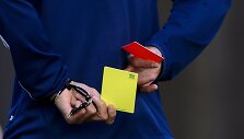 Kortelės arbitro rankose