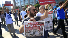 Turkų aktyvistai protestuoja prie&scaron; žiniasklaidos apribojimus