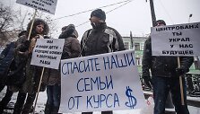 Paskolas JAV doleriais turinčių žmonių protestas prie Rusijos centrinio banko Maskvoje