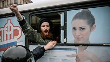 Rusijos policija Sankt Peterburge sulaikė kra&scaron;tutinių kairiųjų pažiūrų aktyvistus