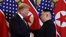 Hanojuje susitiko Donaldas Trumpas ir Kim Jong Unas