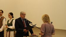 Aleksandras Kločan skaito priesaikos tekstą
