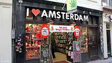 Suvenyrų parduotuvė turistams Amsterdamo centre