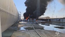 Rusijos Omsko miesto naftos gamykloje įsiplieskė milžini&scaron;kas gaisras