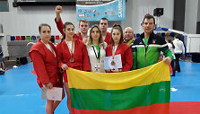 Medalininkai su treneriais