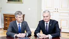 Darius Jauni&scaron;kis, Gitanas Nausėda