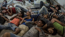 I&scaron; nuskendusio laivo i&scaron;gelbėti migrantai