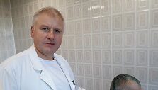 Gydytojas P.Dženkaitis ir jo pacientas A.Sysinas