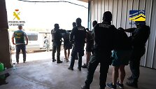 Ispanijoje likviduoti &scaron;e&scaron;i nelegalūs tabako fabrikai
