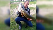 Dotnuvos seniūnijos Jaunakaimio gyventojas Arūnas Luko&scaron;evičius sugavo daugiau nei 6 kilogramus sveriančią plė&scaron;rūnę.