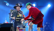 Axlas Rose'as ir Angusas Youngas