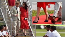 Sasekso hercogienė Meghan pamir&scaron;o nusikirpti suknelės etiketę