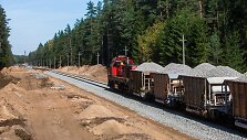 Pakloti pirmieji geležinkelio bėgiai &bdquo;Rail Baltica&ldquo; atkarpoje Marijampolė&ndash;Kazlų Rūda