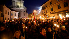 Vasario 16-osios eisena su deglais &bdquo;Liepsnų mar&scaron;as&ldquo;