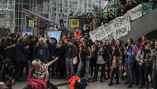 Klimato aktyvistai Paryžiuje pradėjo judėjimo &bdquo;Extinction Rebellion&ldquo; protestus
