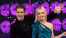 &bdquo;Muzikinės kaukės&ldquo; vedėjai Arnas A&scaron;monas ir Ugnė Siparė