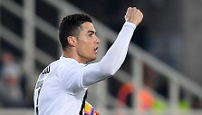Cristiano Ronaldo &scaron;venčia įvartį Bergame.