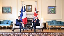 Emmanuelis Macronas ir Keiras Starmeris / JEANNE ACCORSINI/SIPA / JEANNE ACCORSINI/SIPA
