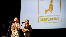 Vilniaus tarptautinis trumpųjų filmų festivalis apdovanojimų ceremonijoje i&scaron;dalino prizus filmų kūrėjams.Ievos Budzeikaitės nuotr.