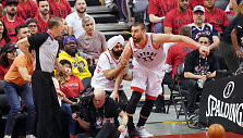 &bdquo;Toronto Raptors&ldquo; krep&scaron;ininkas M.Gasolis pajuto, ką rei&scaron;kia arti aik&scaron;tės sėdintys sirgaliai.