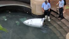 Robotas-apsauginis &bdquo;Knightscope-K5&ldquo; metė darbą ir i&scaron;ėjo paplaukioti