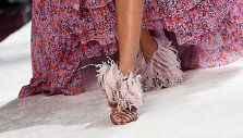 &bdquo;Giambattista Valli&ldquo; kolekcijos modelis