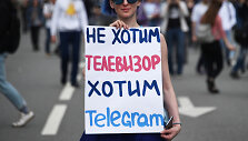 Mitinge i&scaron;keltas užra&scaron;as: &bdquo;Nenorime televizoriaus, norime &bdquo;Telegram&ldquo;
