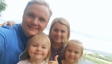 Kunigas Valdas Miliauskas su &scaron;eima