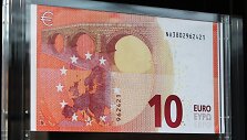 ECB pristatė naujus 10 eurų banknotus su Europės atvaizdu.