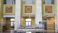 Pano-mozaika &bdquo;Svajonės-kelionės&ldquo; Vilniaus geležinkelio stotyje.