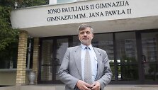 Jono Pauliaus II vidurinės mokyklos direktorius Adamas Bla&scaron;kevičius