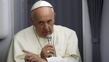 Popiežius Pranci&scaron;kus kalba žurnalistams grįžtant i&scaron; apa&scaron;tali&scaron;kos kelionės  