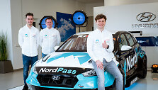 Lenktynininkas Jonas Karklys pristatė naują žiedinių lenktynių automobilį &bdquo;Hyundai i30N TCR&ldquo;