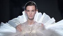 &bdquo;Giambattista Valli&ldquo; 2019 m. pavasario ir vasaros kolekcijos modelis