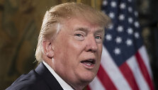 Donaldas Trumpas at&scaron;aukė Kalėdas žurnalistams