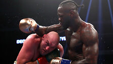Tysonas Fury ir Deontay Wilderis kovojo ringe &ndash;  mačas baigėsi lygosiomis.