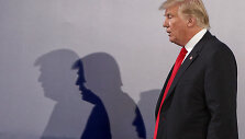 Donaldas Trumpas su &scaron;eima lankosi Lenkijoje