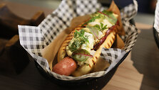 &bdquo;ManGi Hot Dogs&ldquo; de&scaron;rainis