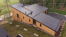 Mažo nuolydžio stogams, t.y. nuo 7 laipsnių &ndash; puikus sprendimas itin sandari, lygi, be matomų sraigtų &bdquo;Ruukki Classic" stogo danga.