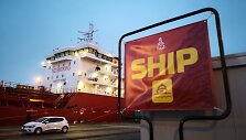 Le Havro uoste rikiuojami Dakaro ralio automobiliai