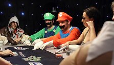 Pokerio žaidėjai persirengė vaizdo žaidimų personažais