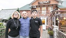 Suzana ir Gračikas Simonianai su sūnumi