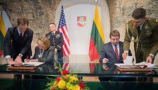 Lietuva ir JAV pasira&scaron;ė sutartį dėl amerikiečių karių statuso