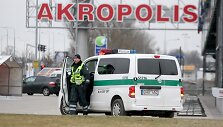 I&scaron; &Scaron;iaulių &bdquo;Akropolio&ldquo; evakuoti žmonės &ndash; pareigūnai ie&scaron;ko bombos