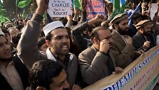 Pakistane protestas dėl Prancūzijos savaitra&scaron;čio &bdquo;Charlie Hebdo&ldquo; spausdinamų musulmonus įžeidžiančių karikatūrų.
