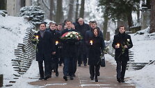 Sausio 13-ąją Vilniaus meras, jo pavaduotojai, Tarybos nariai ir Administracijos vadovai pagerbė gynėjų už Laisvę atminimą Antakalnio memoriale. 