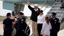 D. Trumpas apsilankė uragano &bdquo;Harvey&ldquo; nuniokotame Teksase