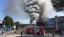 Svarbioje Paryžiaus traukinių stotyje dėl didžiulio gaisro paralyžiuotas eismas